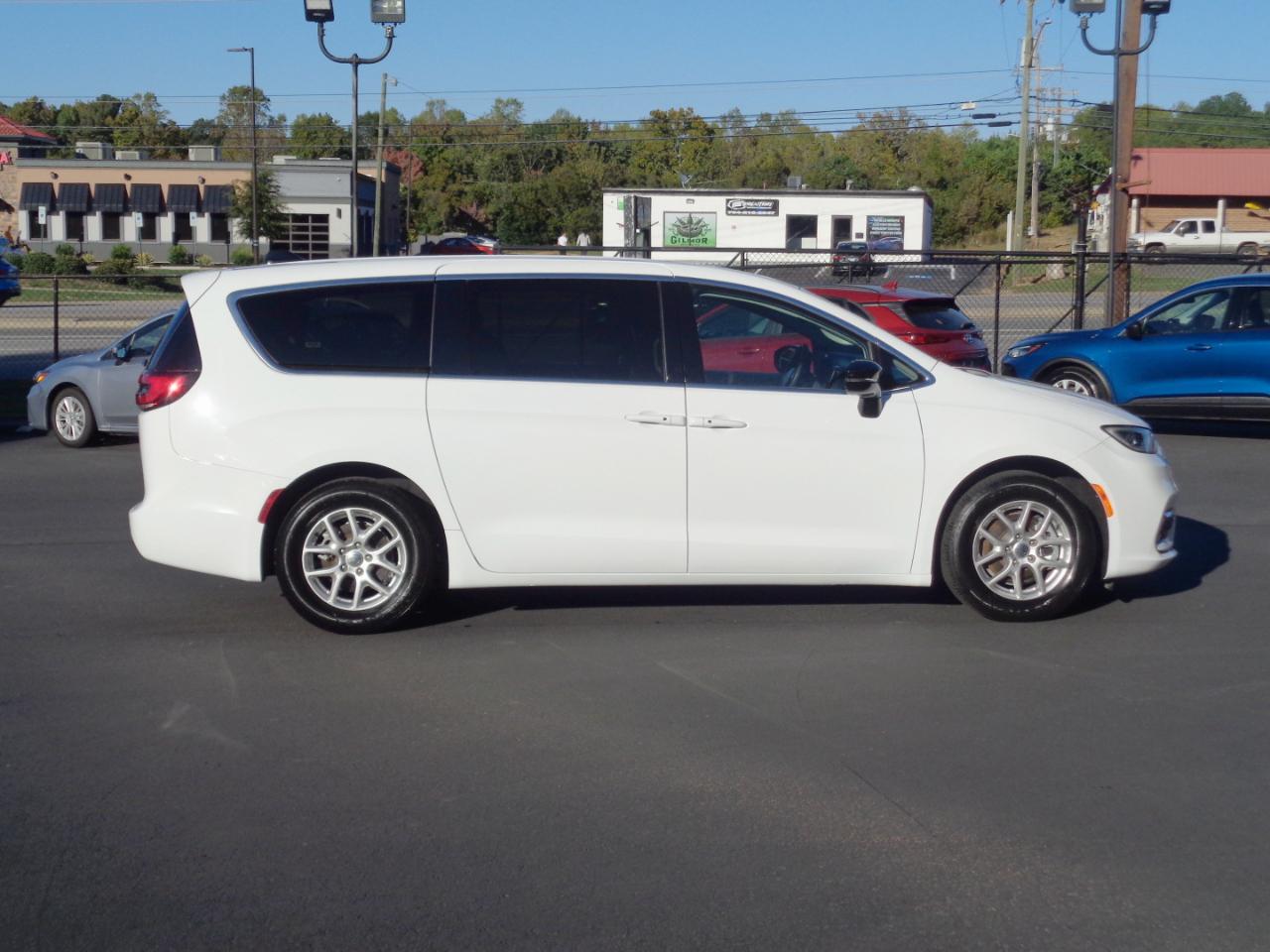 Chrysler Pacifica Touring L FWD 2024