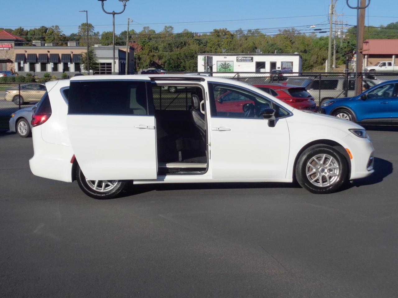 Chrysler Pacifica Touring L FWD 2024