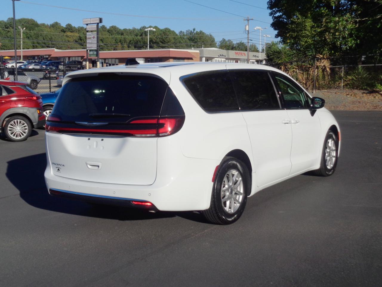 Chrysler Pacifica Touring L FWD 2024