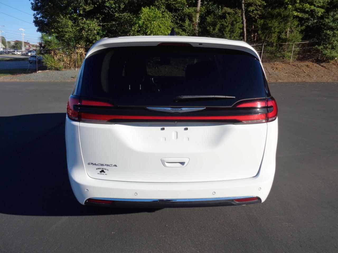 Chrysler Pacifica Touring L FWD 2024