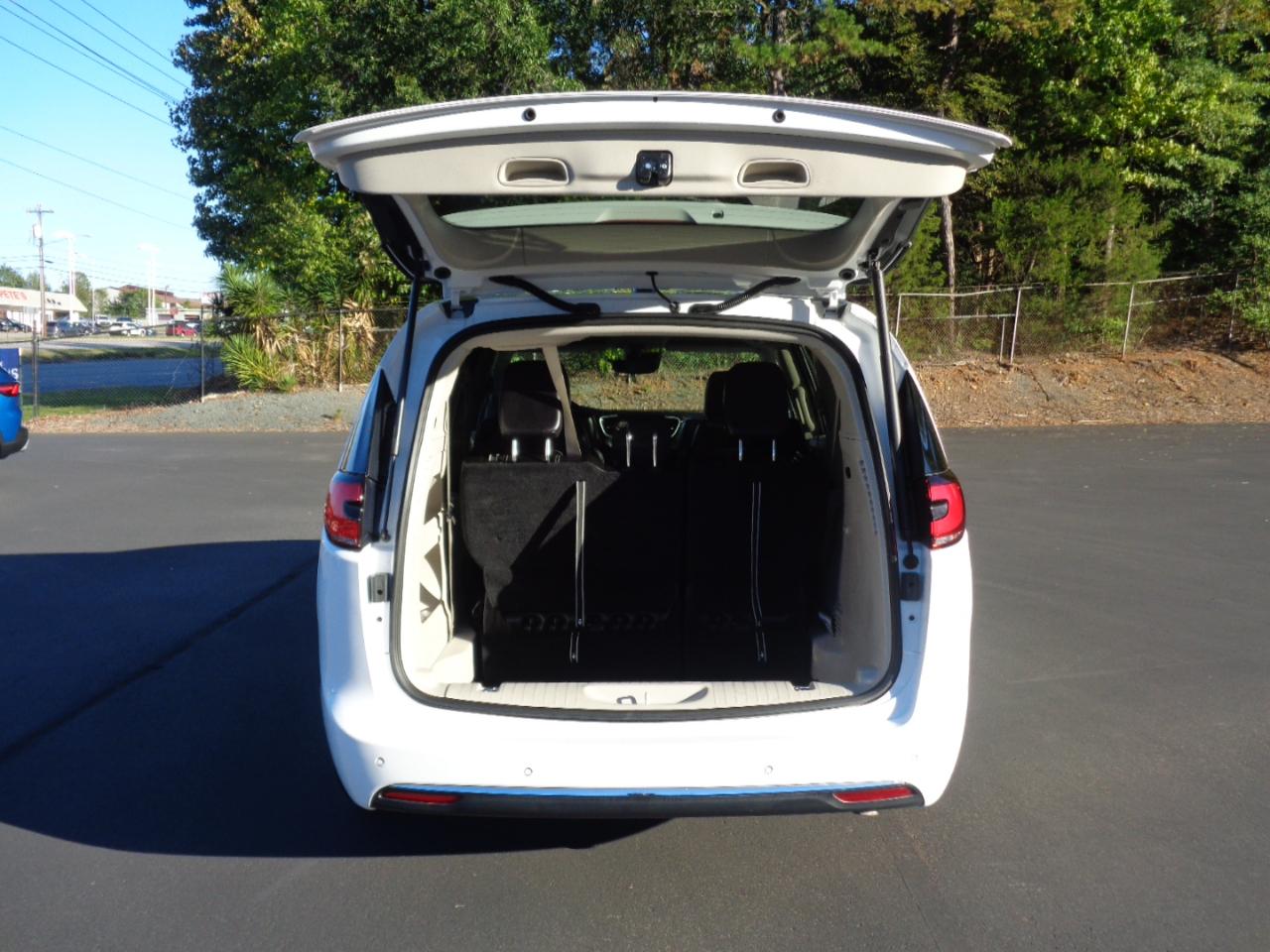 Chrysler Pacifica Touring L FWD 2024