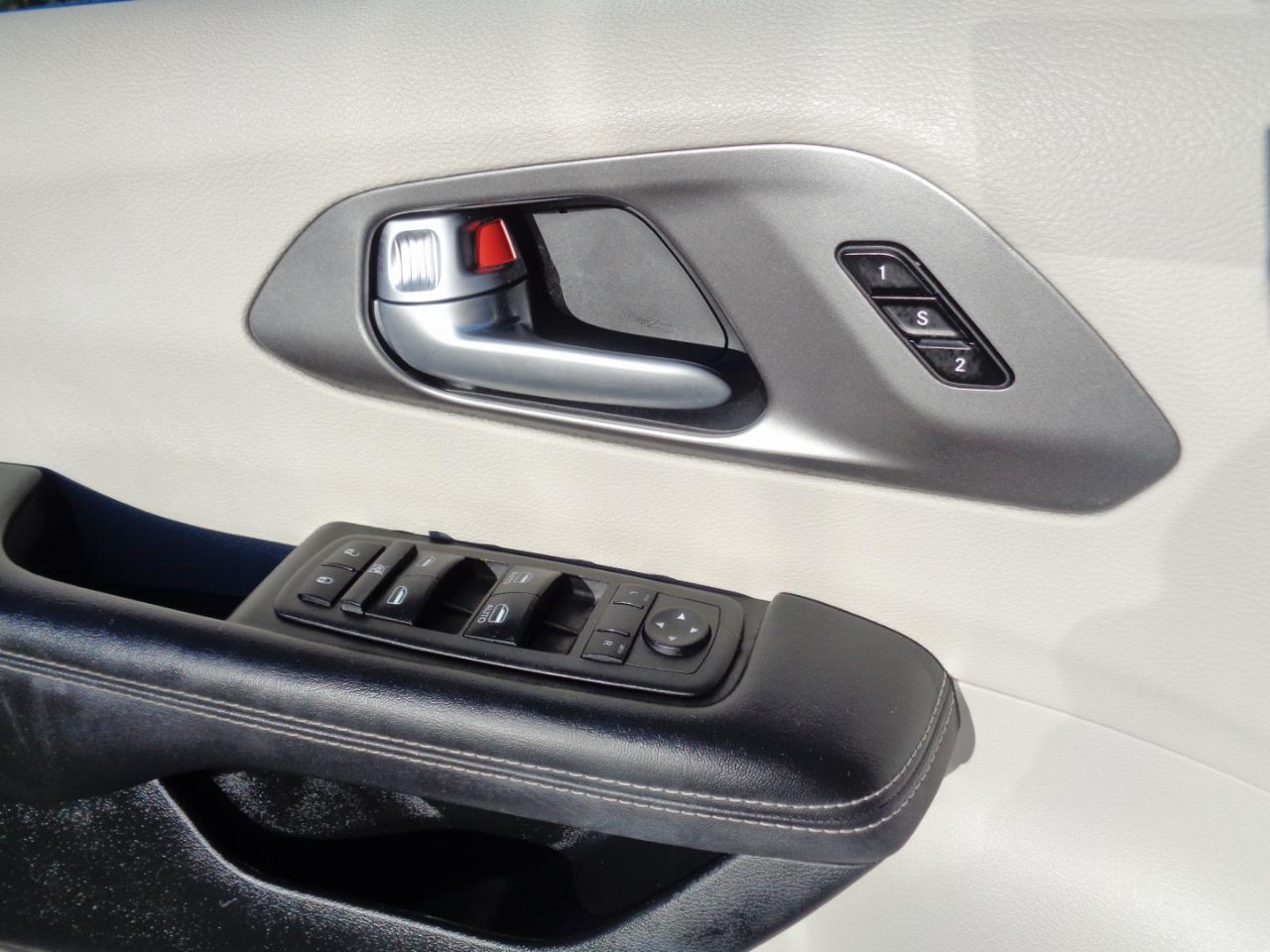 Chrysler Pacifica Touring L FWD 2024