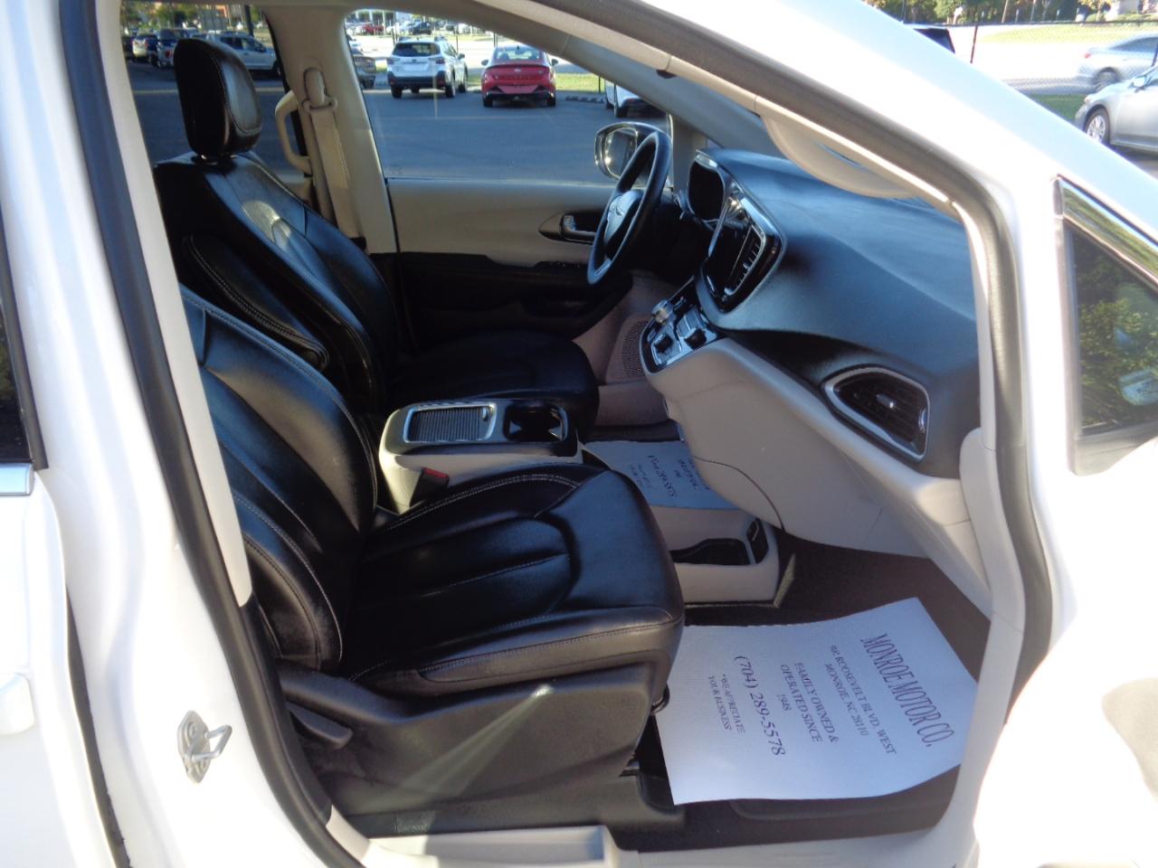 Chrysler Pacifica Touring L FWD 2024