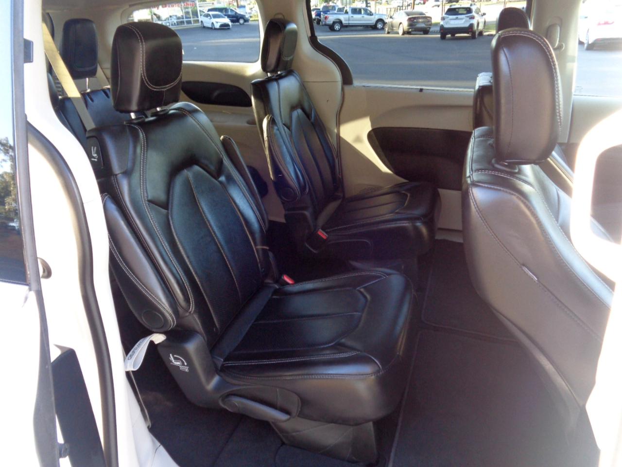 Chrysler Pacifica Touring L FWD 2024