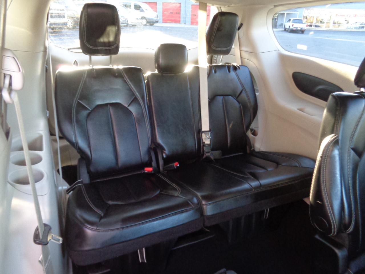 Chrysler Pacifica Touring L FWD 2024