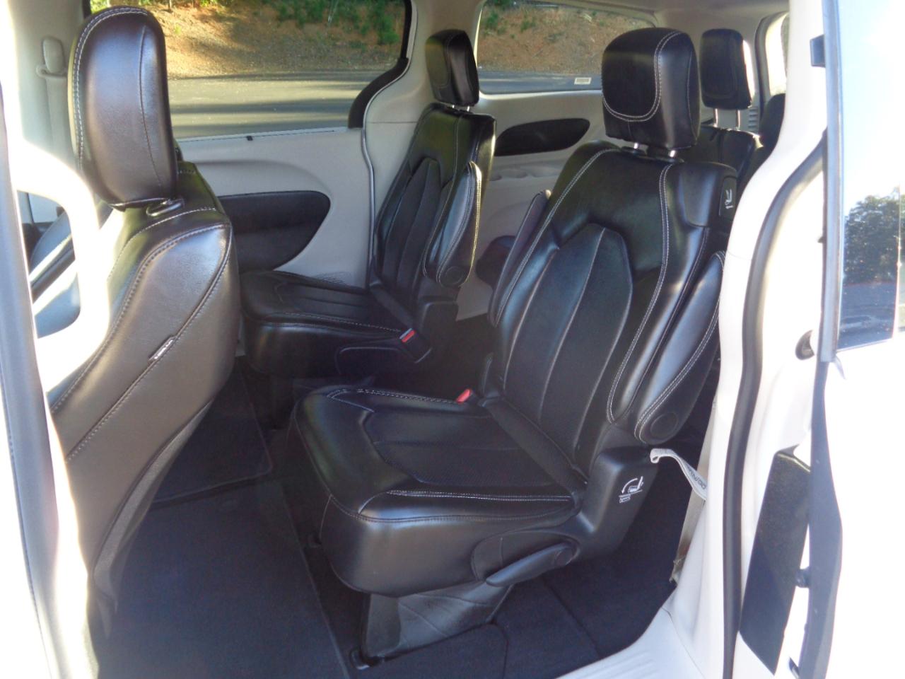 Chrysler Pacifica Touring L FWD 2024