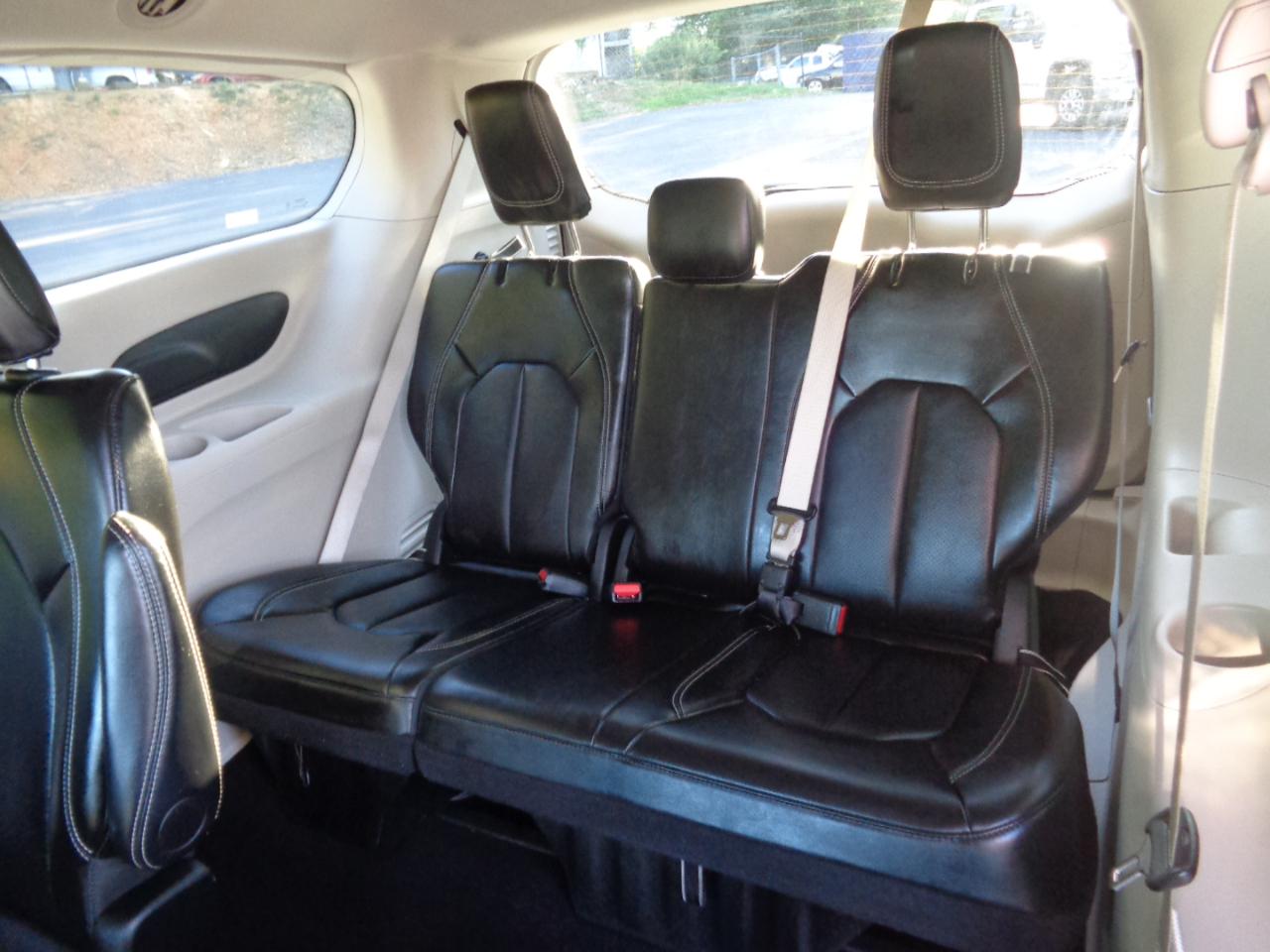 Chrysler Pacifica Touring L FWD 2024