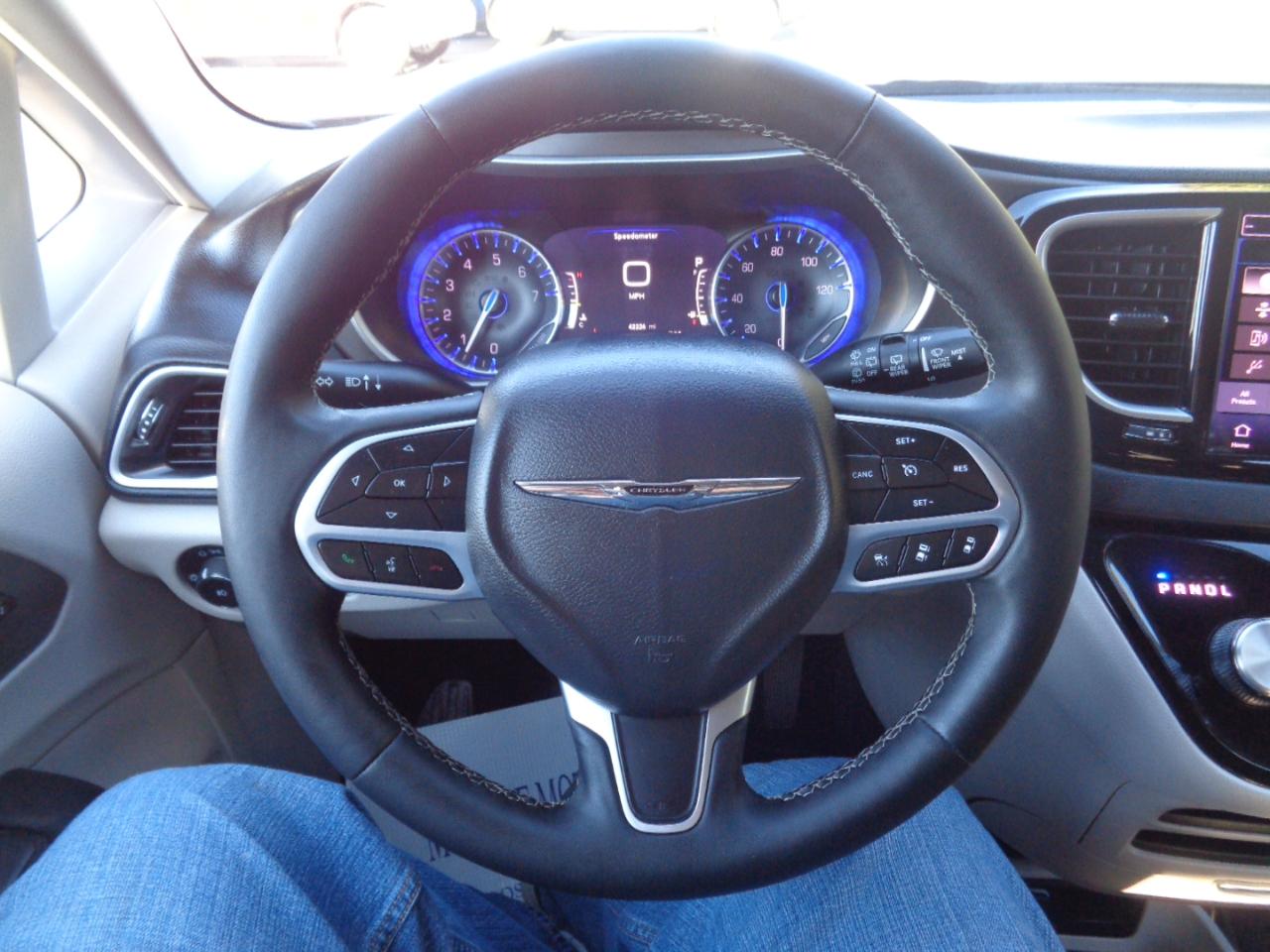 Chrysler Pacifica Touring L FWD 2024