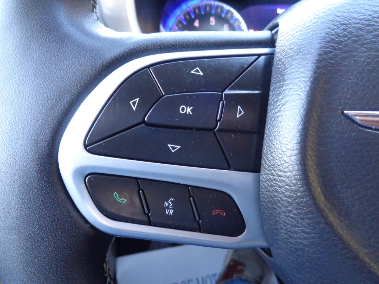 Chrysler Pacifica Touring L FWD 2024