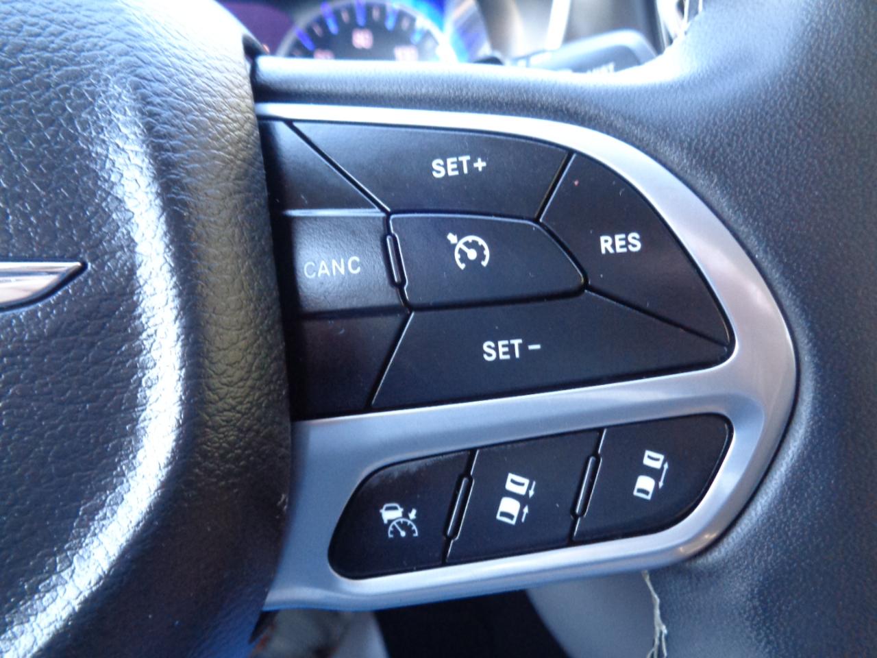 Chrysler Pacifica Touring L FWD 2024