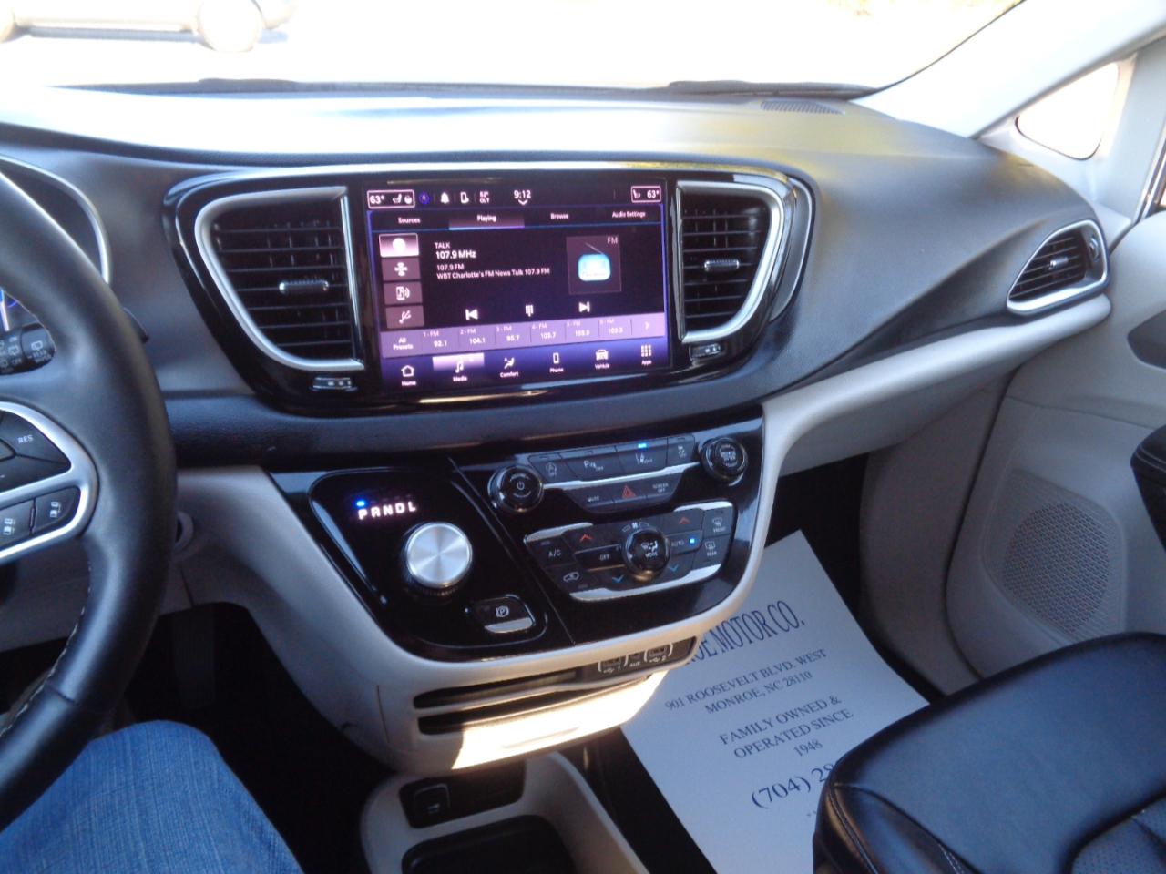 Chrysler Pacifica Touring L FWD 2024