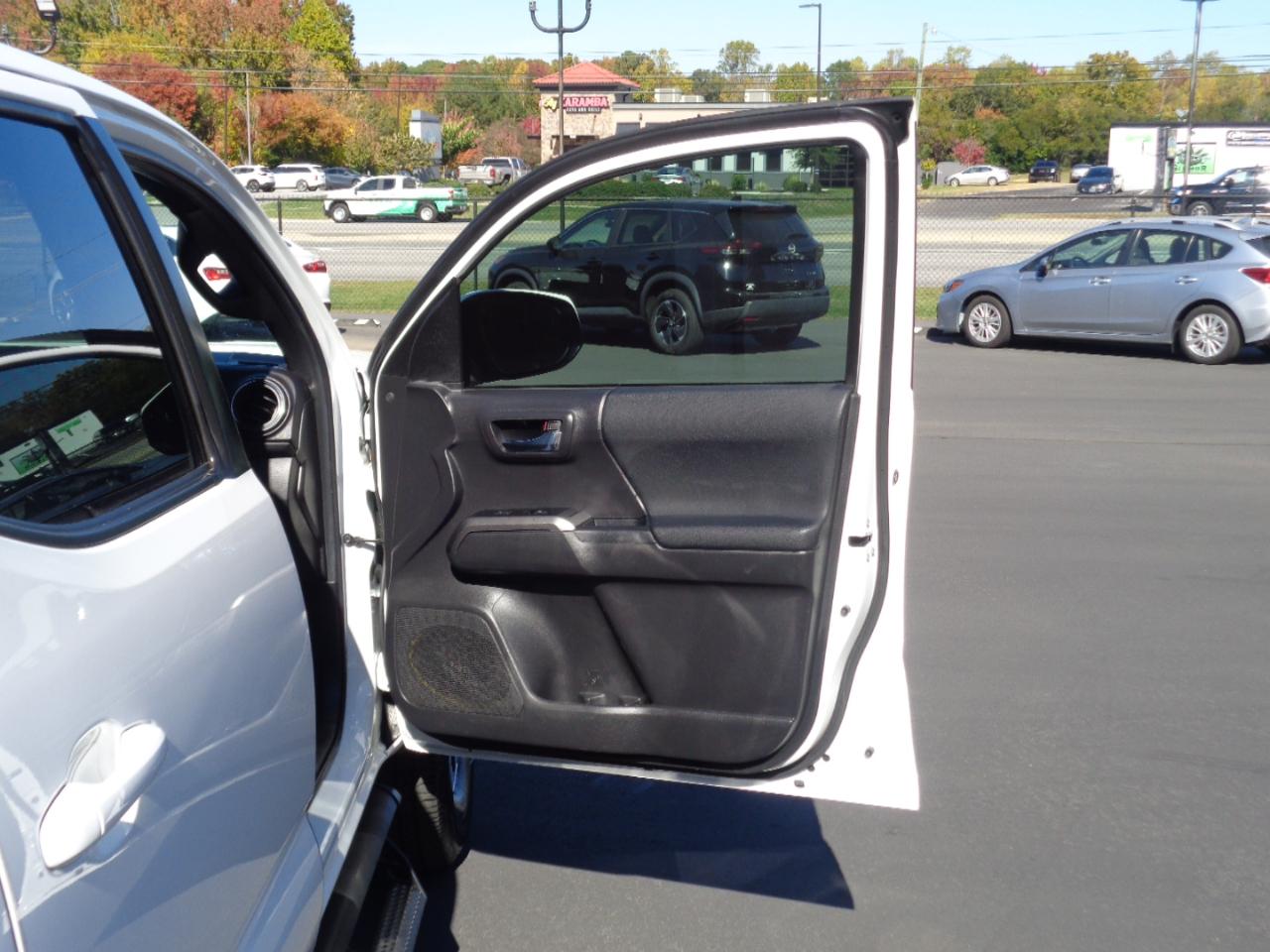 Toyota Tacoma 4WD TRD Off Road Double Cab 5' Bed V6 AT (Natl) 2023