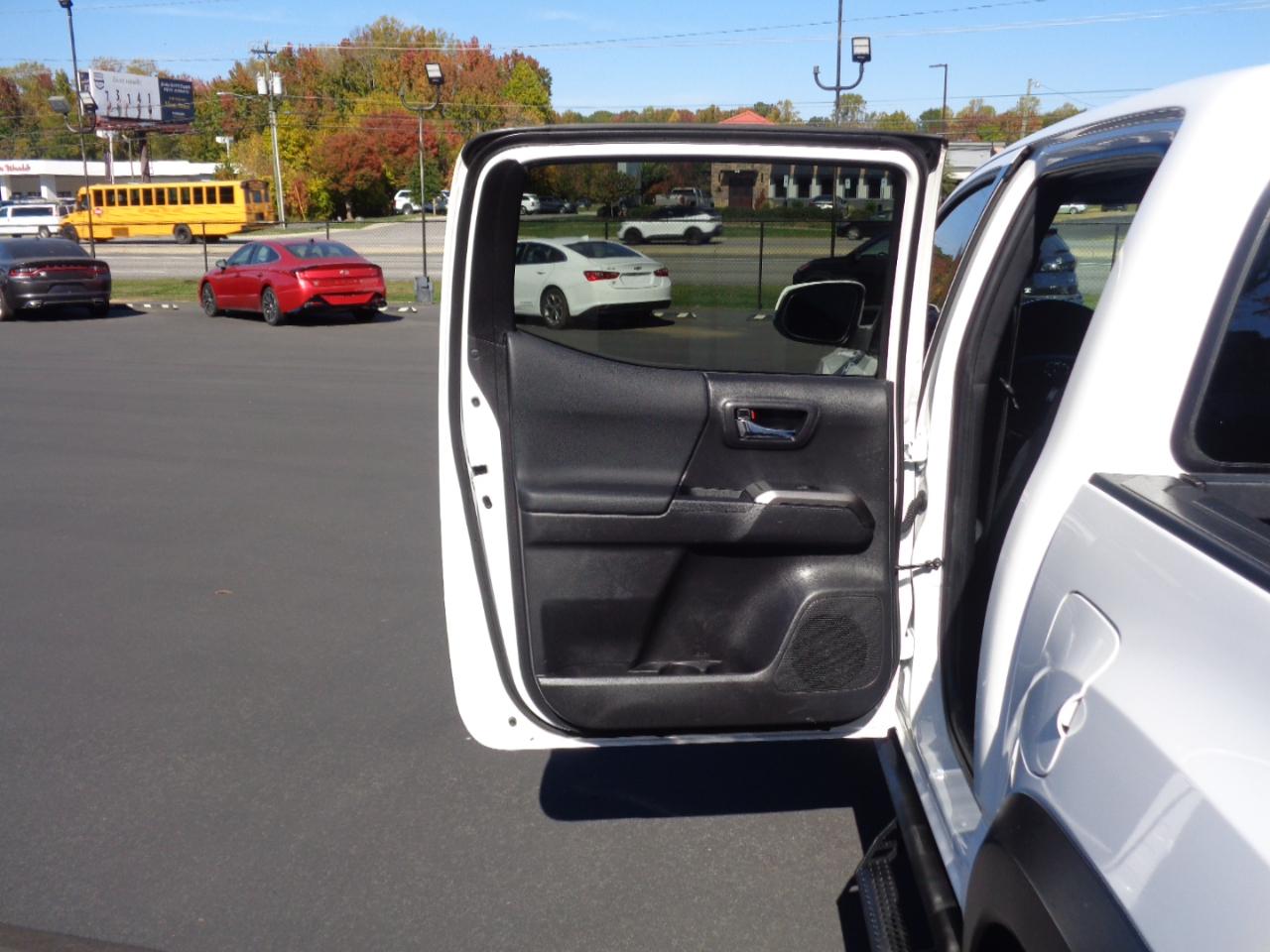 Toyota Tacoma 4WD TRD Off Road Double Cab 5' Bed V6 AT (Natl) 2023