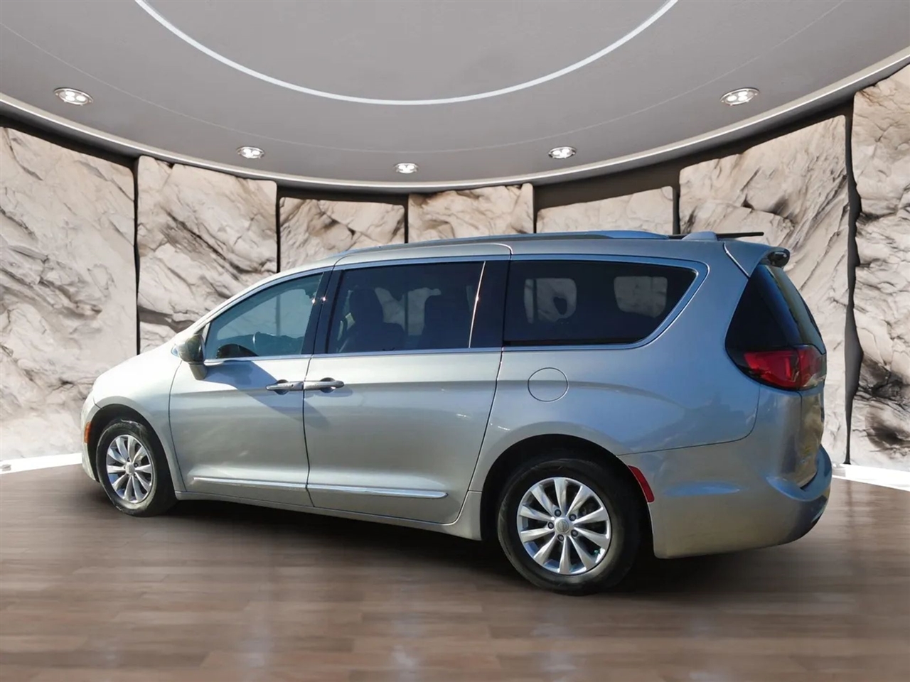 Chrysler Pacifica Touring L FWD 2019