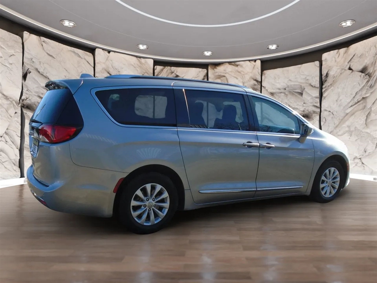 Chrysler Pacifica Touring L FWD 2019
