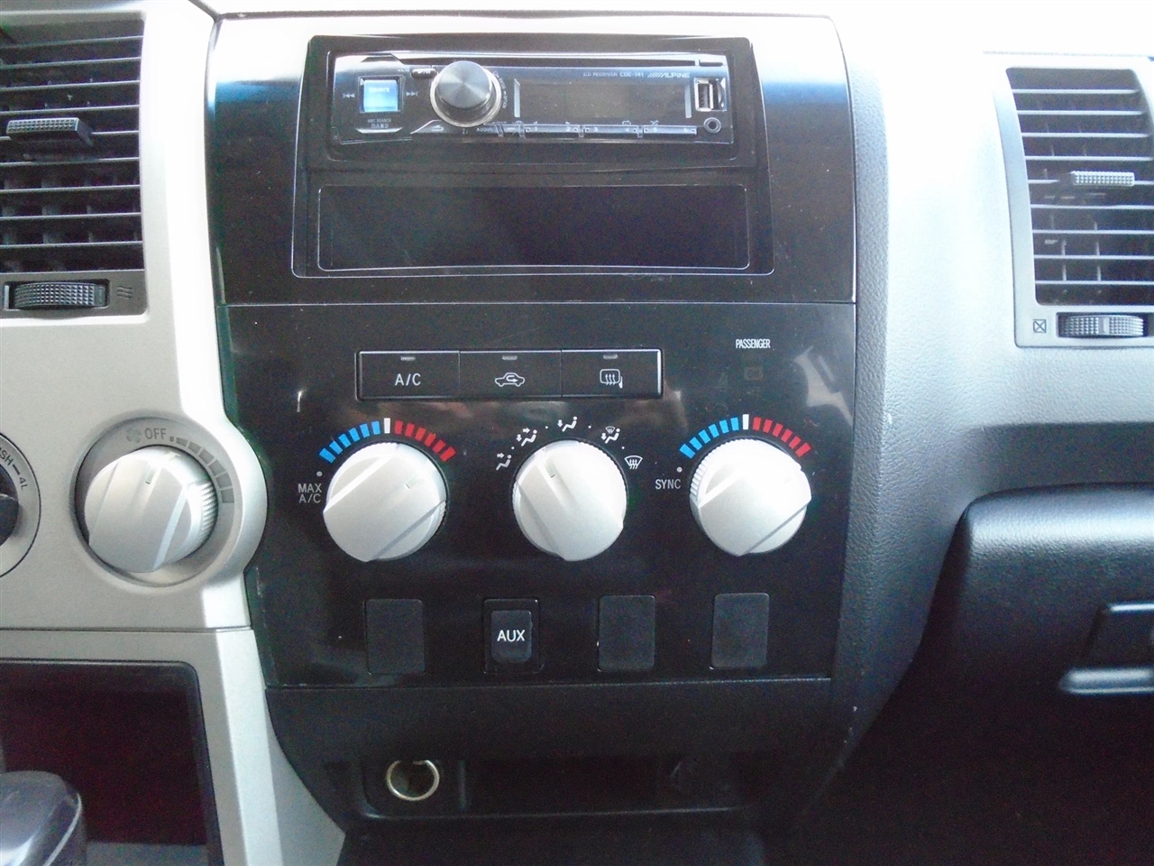 Toyota Tundra 4WD Double 145.7" 4.7L V8 SR5 (Natl 2007