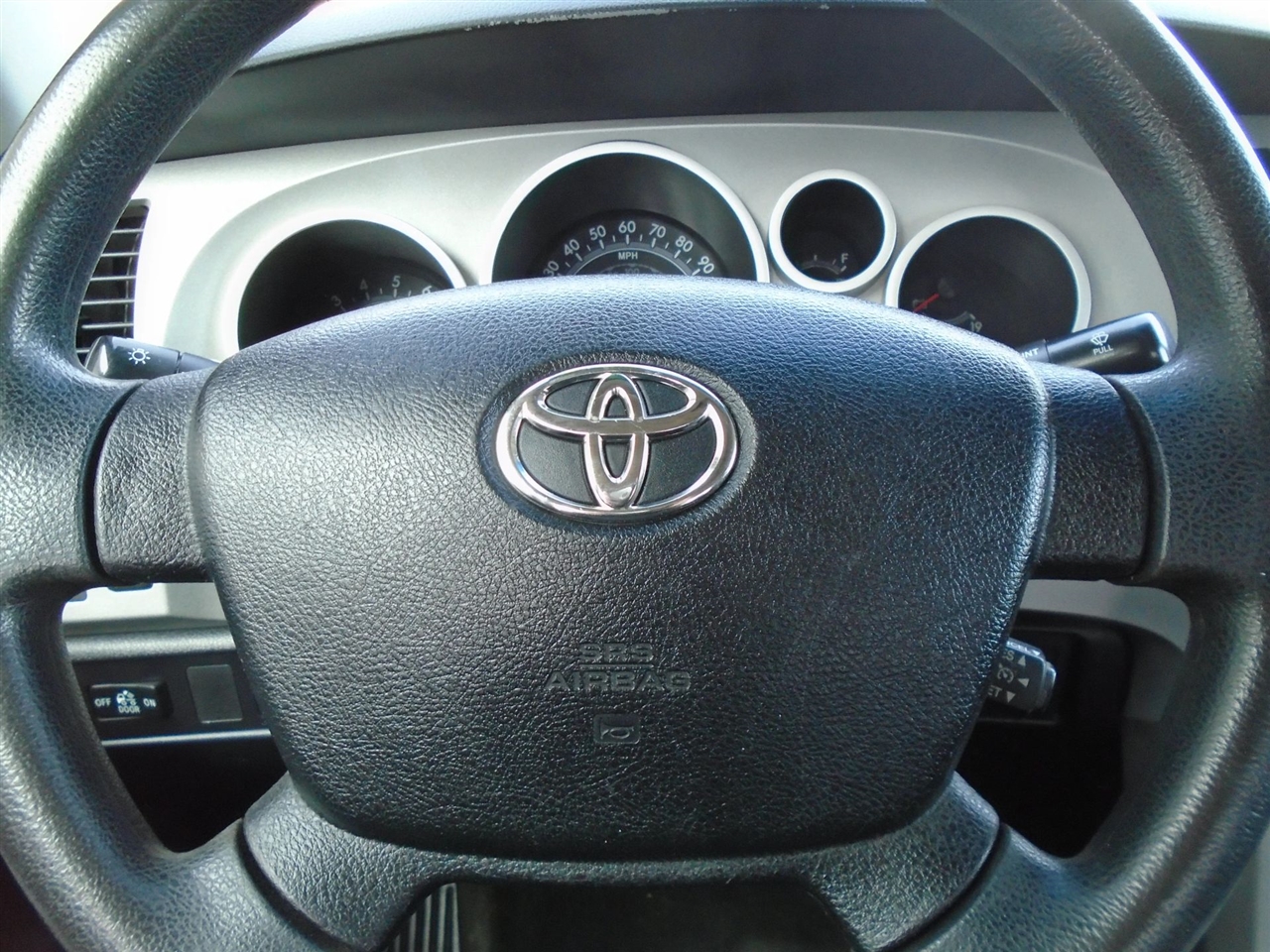 Toyota Tundra 4WD Double 145.7" 4.7L V8 SR5 (Natl 2007