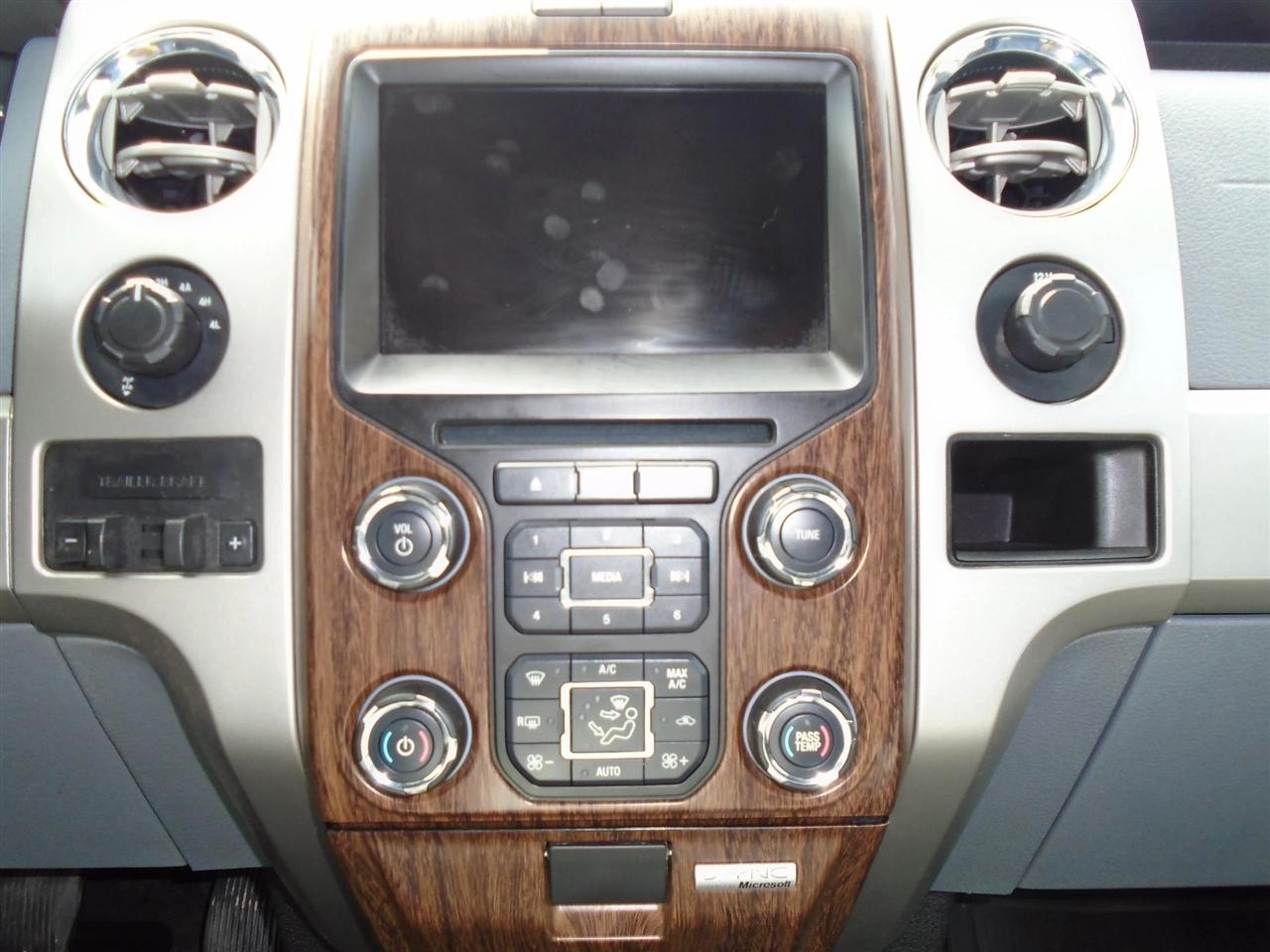 Ford F-150 4WD SuperCrew 145" Platinum 2013