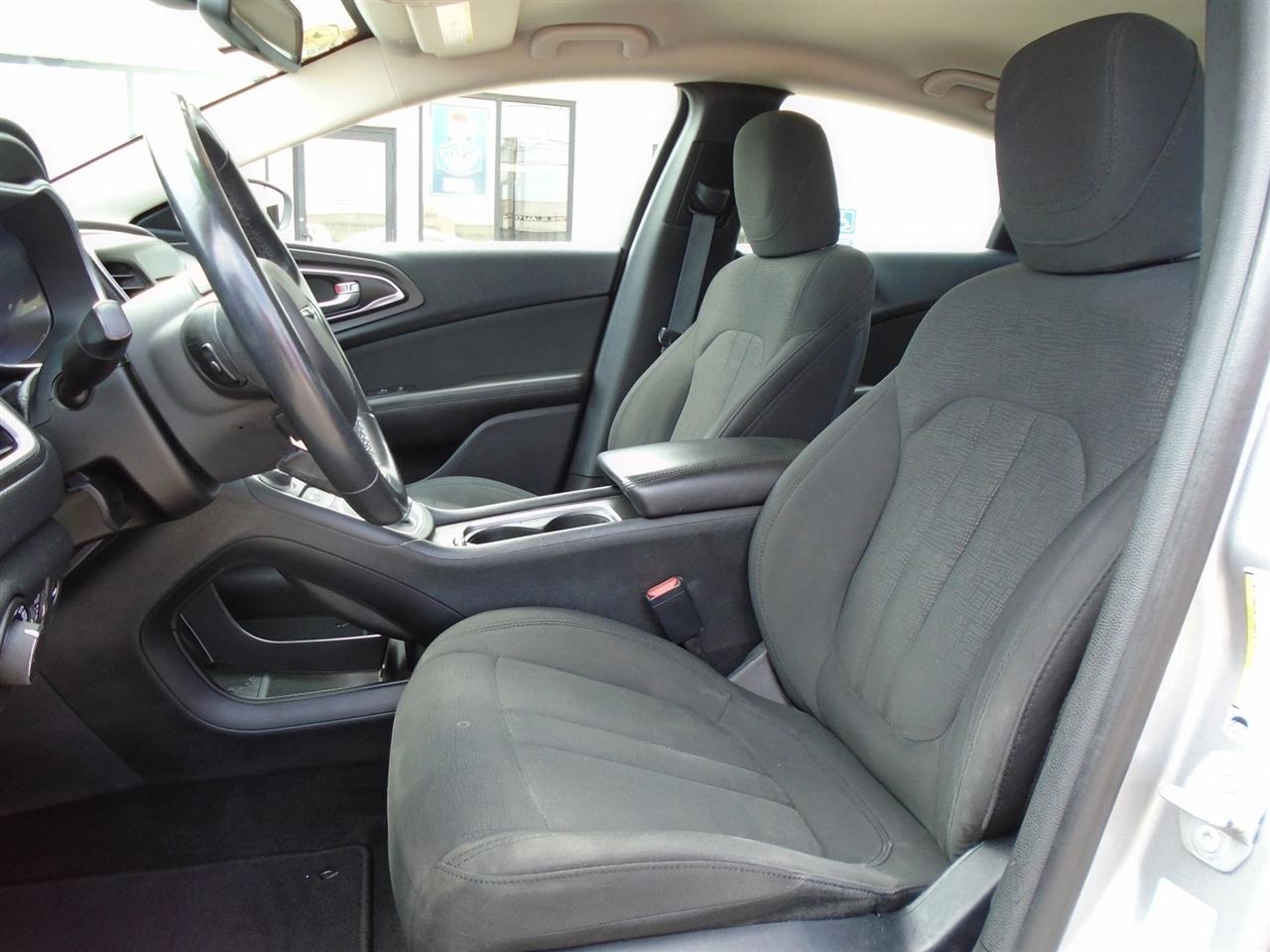 Chrysler 200 4dr Sdn Limited FWD 2016
