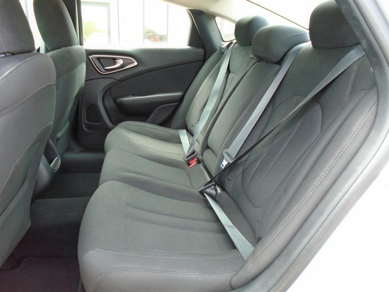 Chrysler 200 4dr Sdn Limited FWD 2016