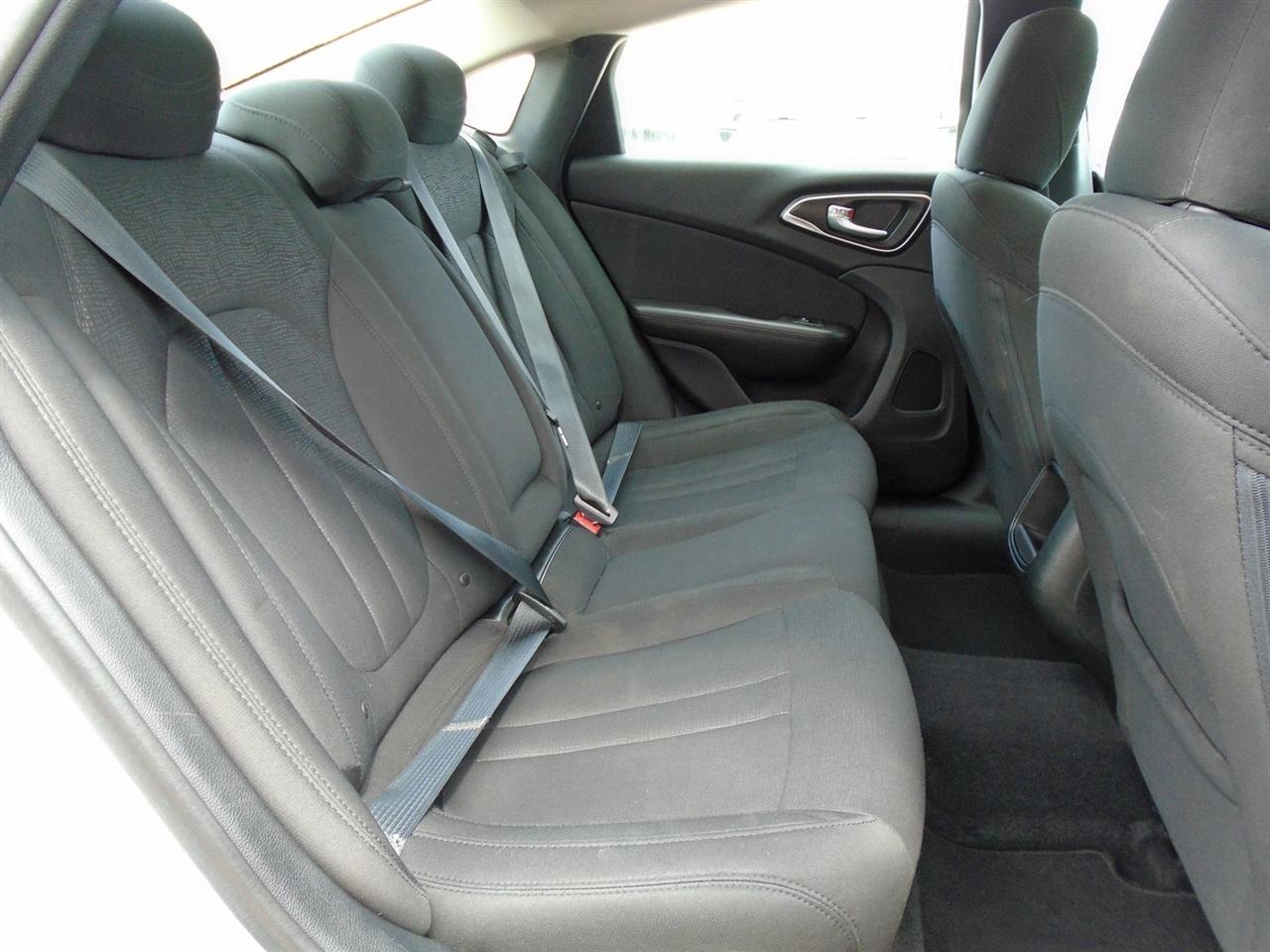 Chrysler 200 4dr Sdn Limited FWD 2016