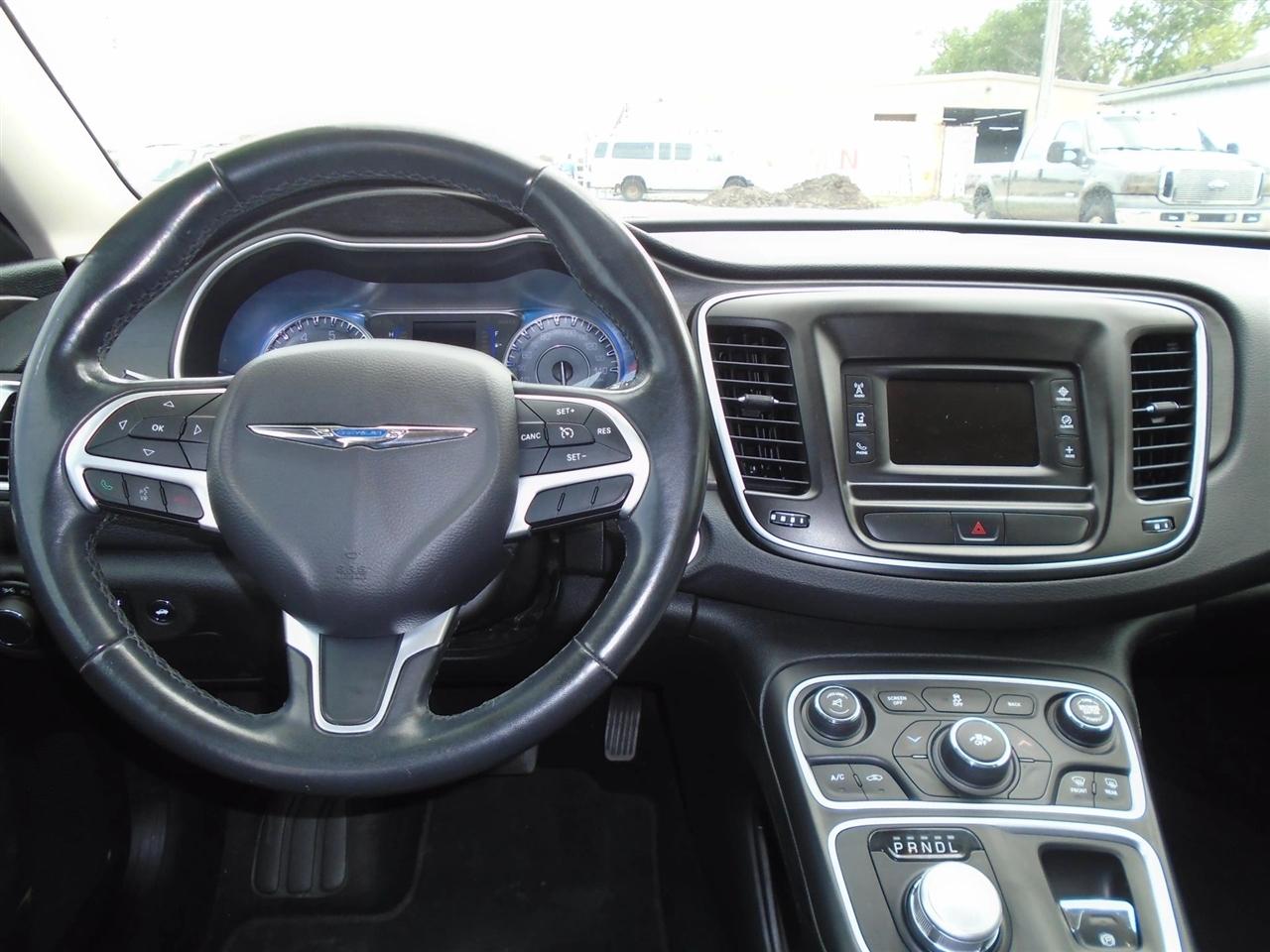 Chrysler 200 4dr Sdn Limited FWD 2016