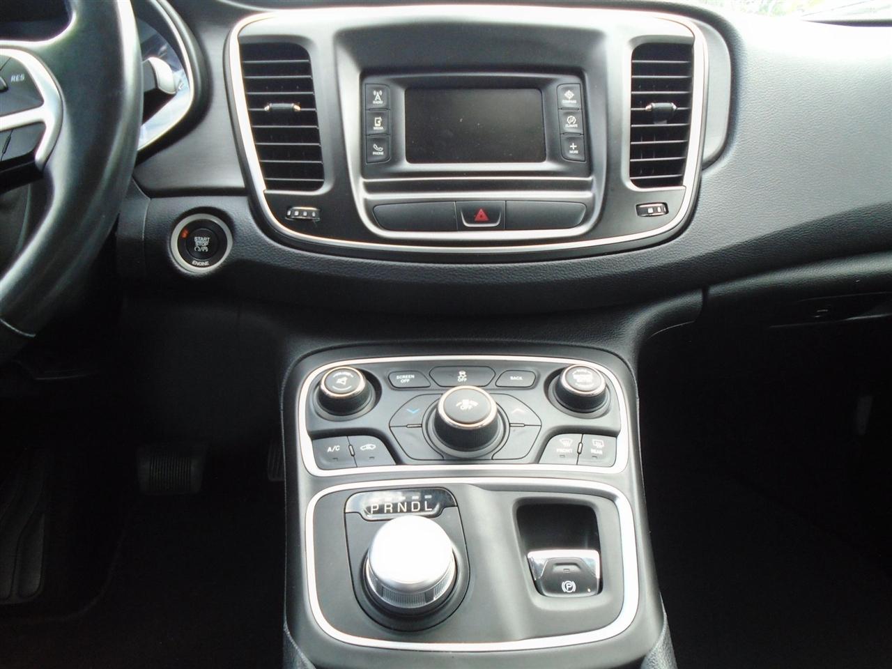 Chrysler 200 4dr Sdn Limited FWD 2016