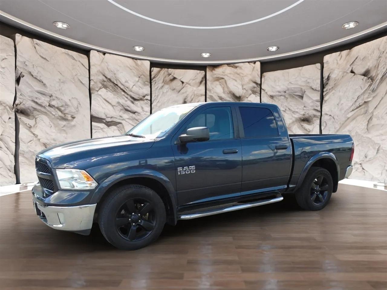 RAM 1500 4WD Crew Cab 140.5" Outdoorsman 2015