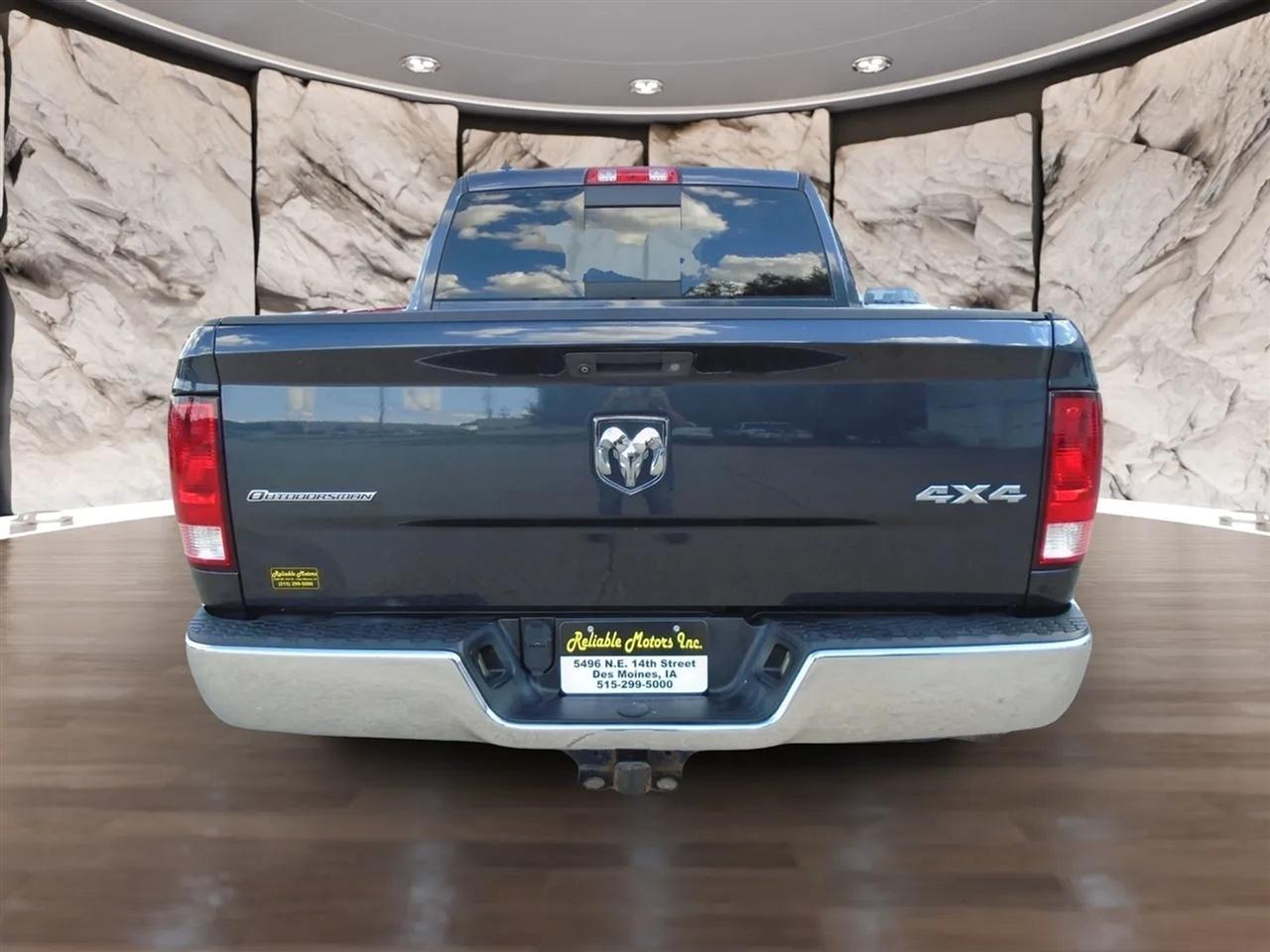 RAM 1500 4WD Crew Cab 140.5" Outdoorsman 2015