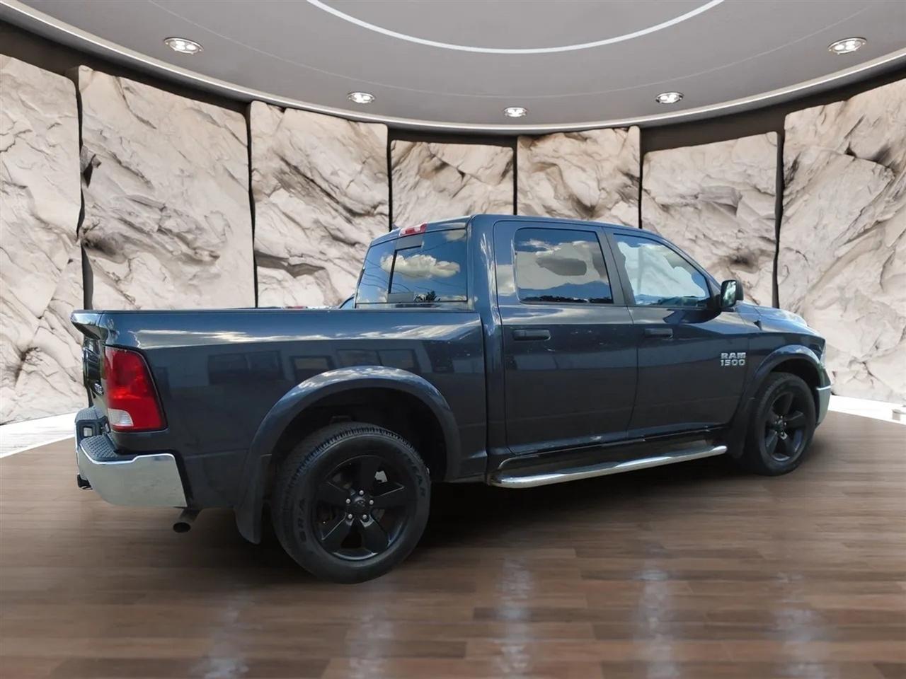 RAM 1500 4WD Crew Cab 140.5" Outdoorsman 2015