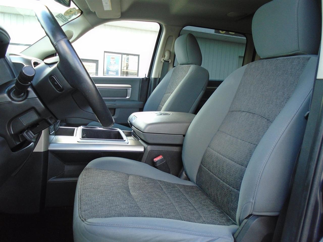 RAM 1500 4WD Crew Cab 140.5" Outdoorsman 2015