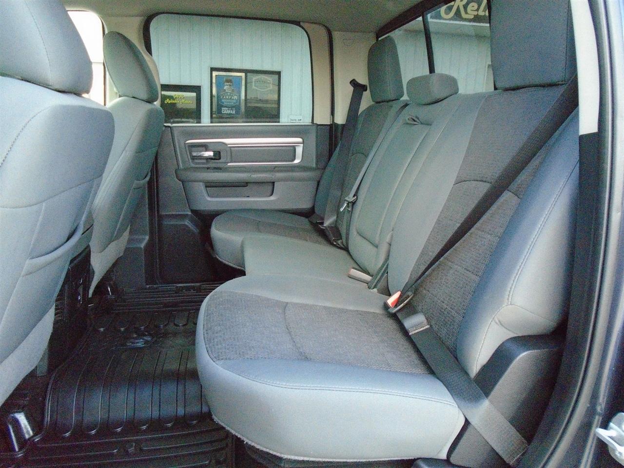 RAM 1500 4WD Crew Cab 140.5" Outdoorsman 2015
