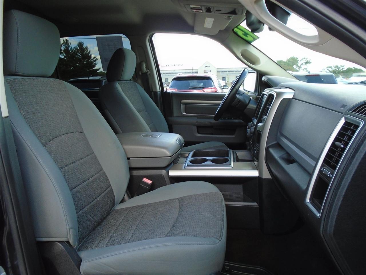 RAM 1500 4WD Crew Cab 140.5" Outdoorsman 2015
