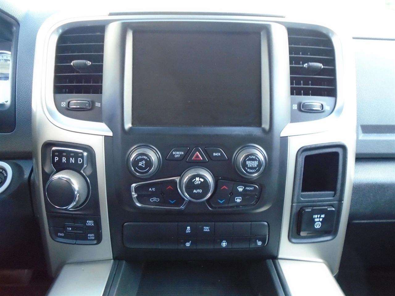 RAM 1500 4WD Crew Cab 140.5" Outdoorsman 2015