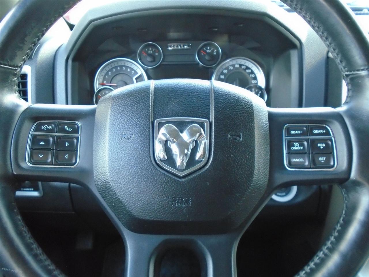RAM 1500 4WD Crew Cab 140.5" Outdoorsman 2015