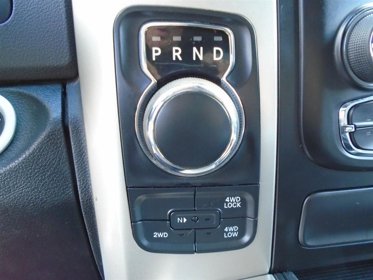 RAM 1500 4WD Crew Cab 140.5" Outdoorsman 2015