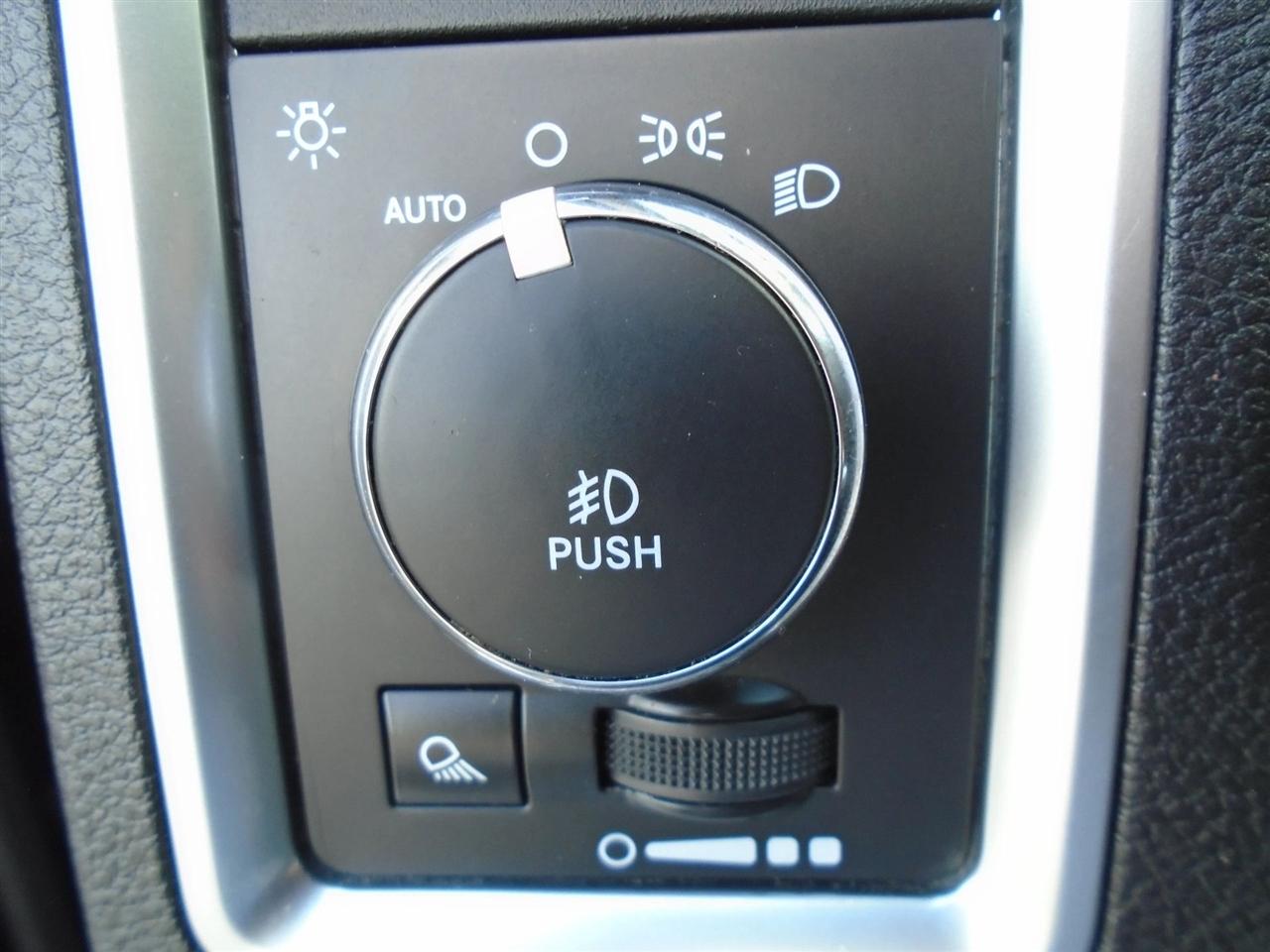 RAM 1500 4WD Crew Cab 140.5" Outdoorsman 2015