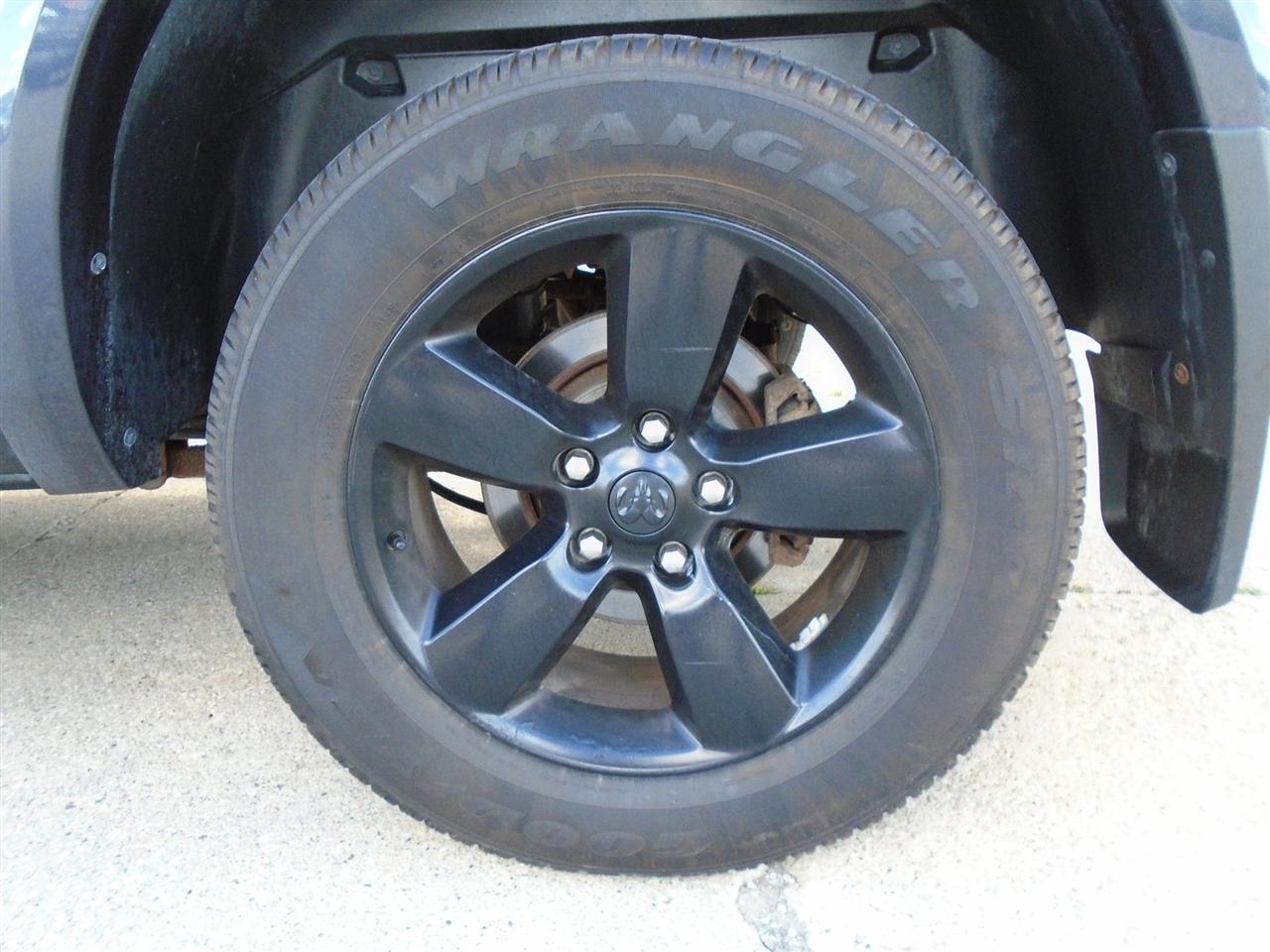 RAM 1500 4WD Crew Cab 140.5" Outdoorsman 2015