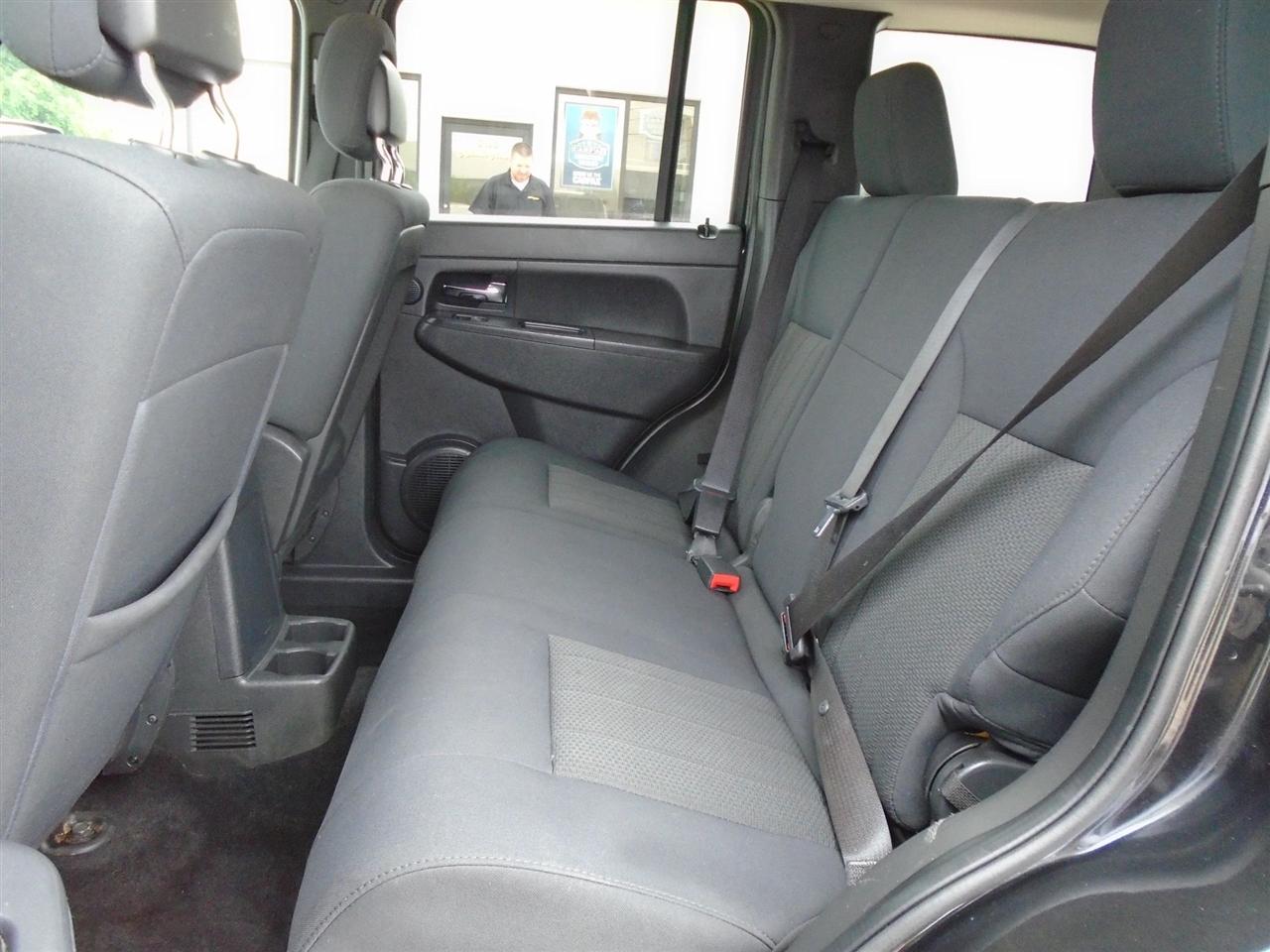 Jeep Liberty 4WD 4dr Sport Jet 2011