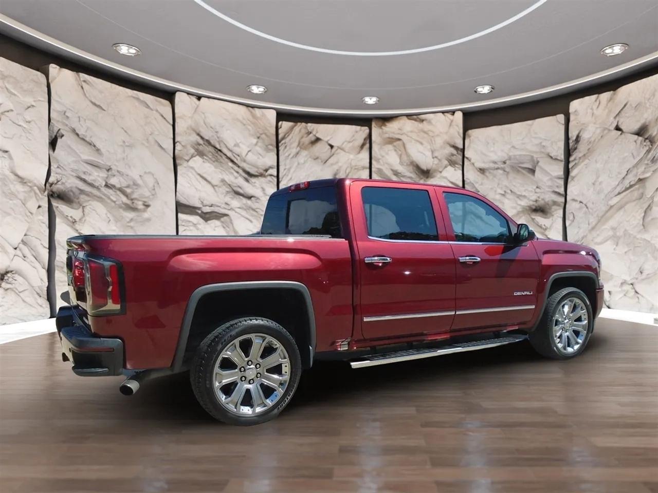 GMC Sierra 1500 4WD Crew Cab 143.5" Denali 2017