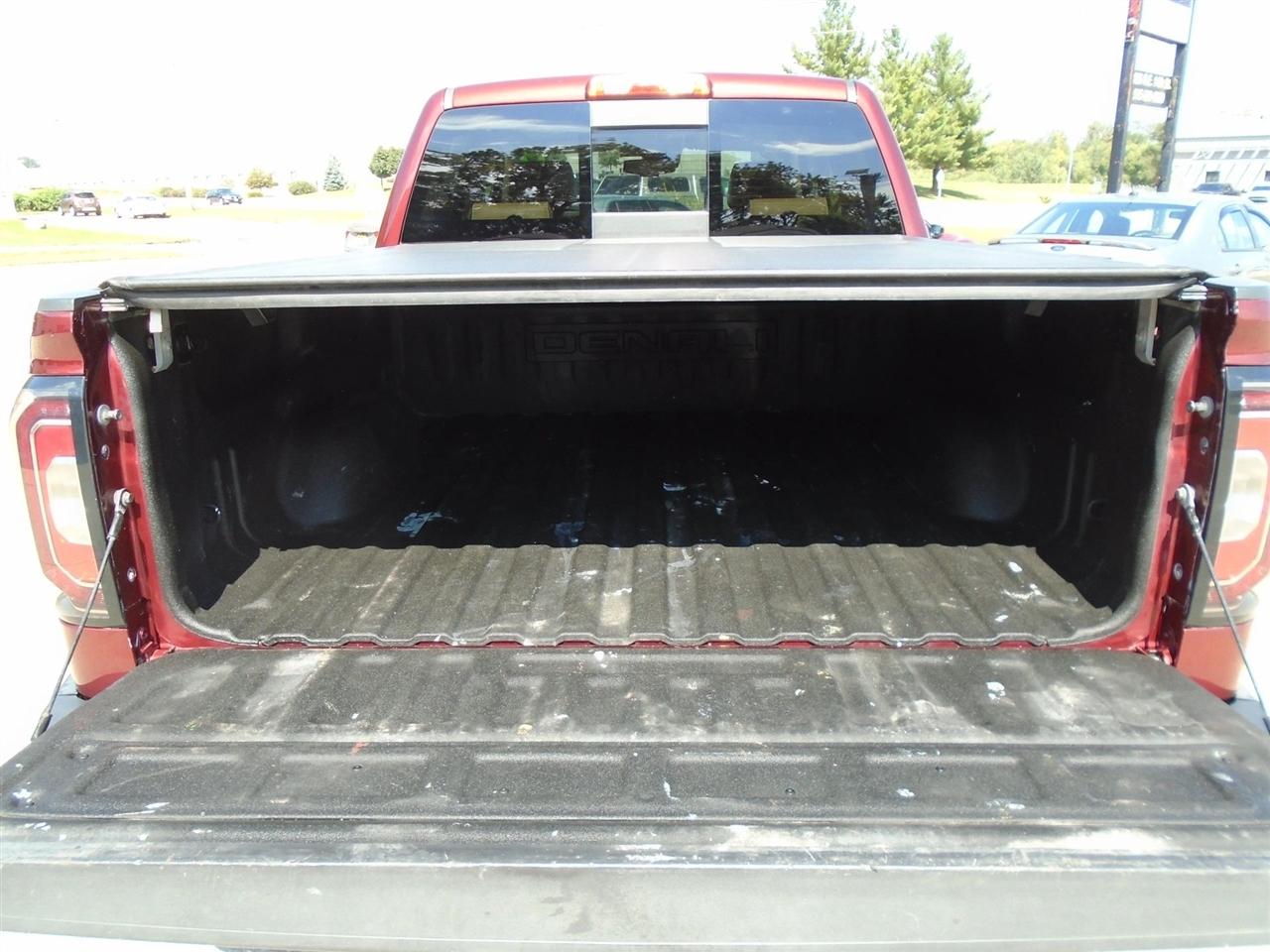 GMC Sierra 1500 4WD Crew Cab 143.5" Denali 2017
