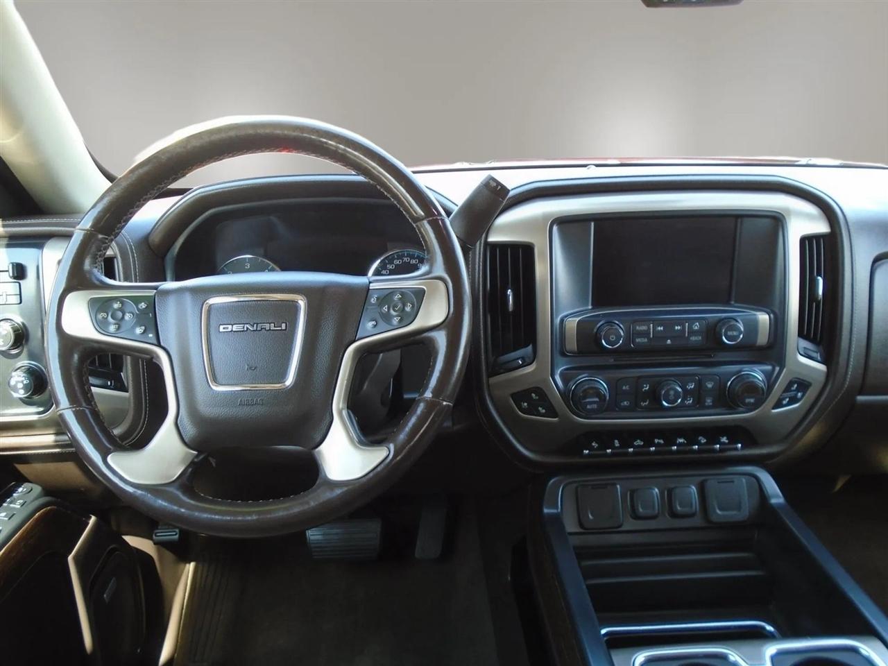 GMC Sierra 1500 4WD Crew Cab 143.5" Denali 2017
