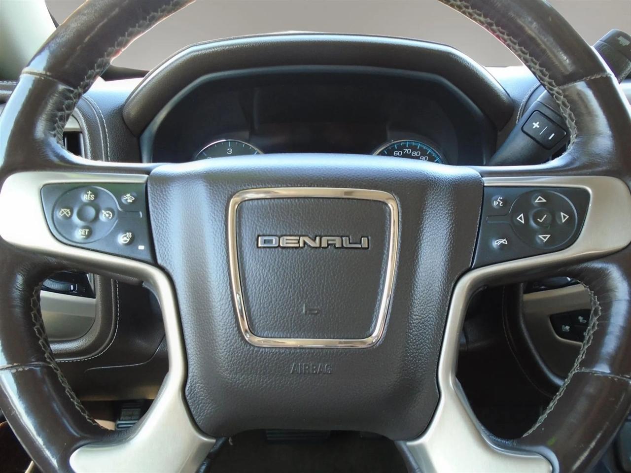 GMC Sierra 1500 4WD Crew Cab 143.5" Denali 2017