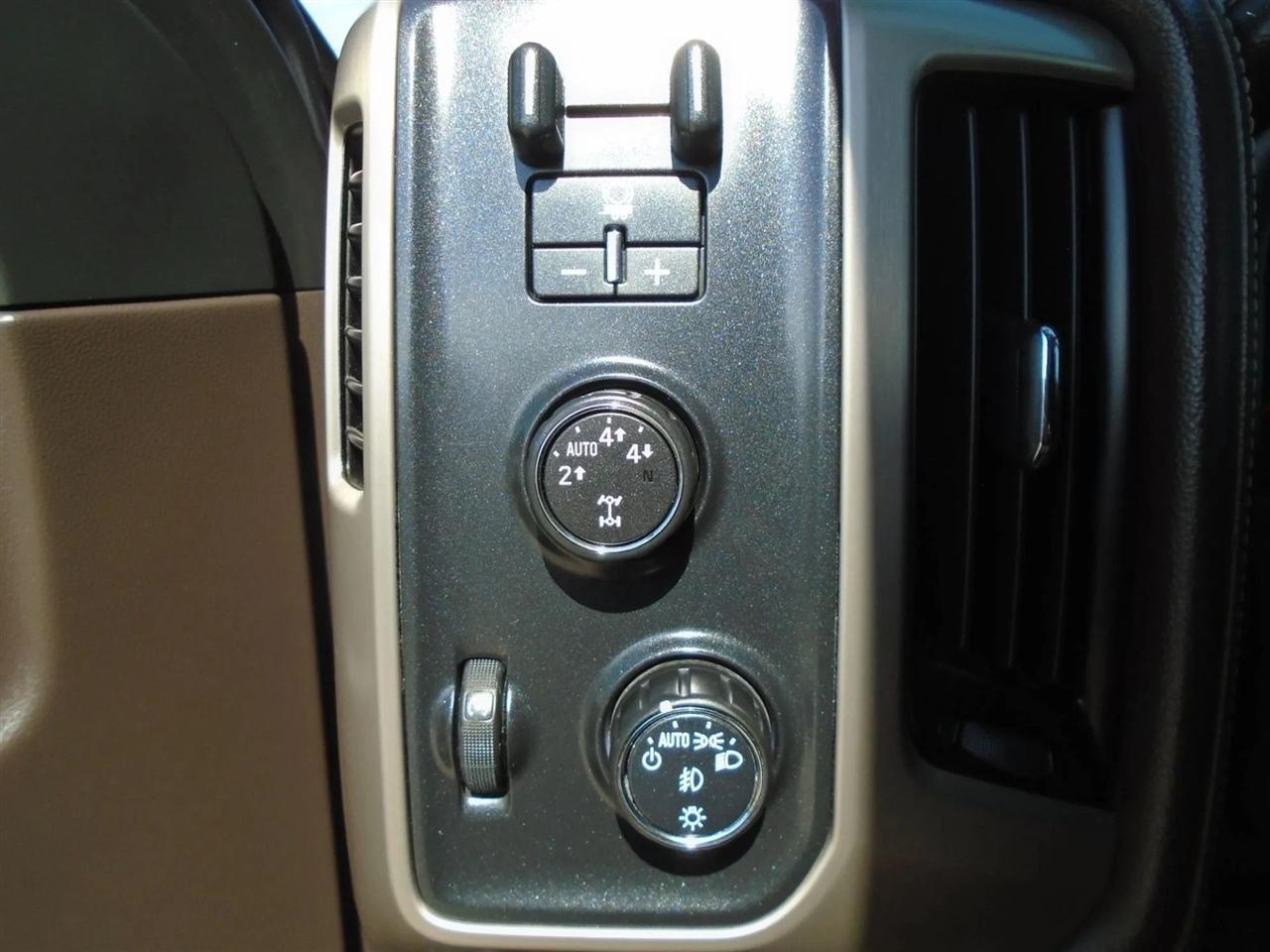 GMC Sierra 1500 4WD Crew Cab 143.5" Denali 2017