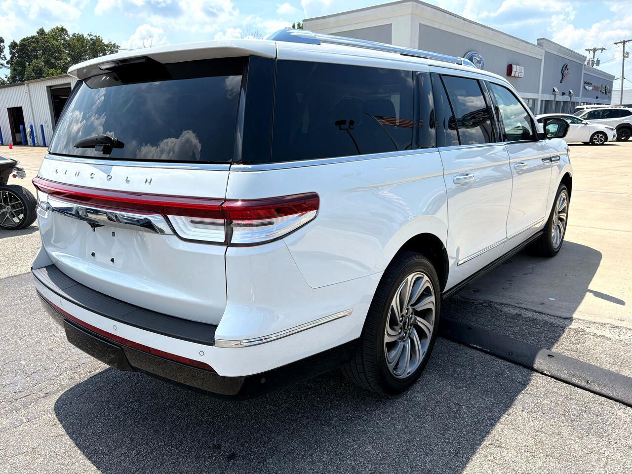 2024 Lincoln Navigator L Reserve photo 2