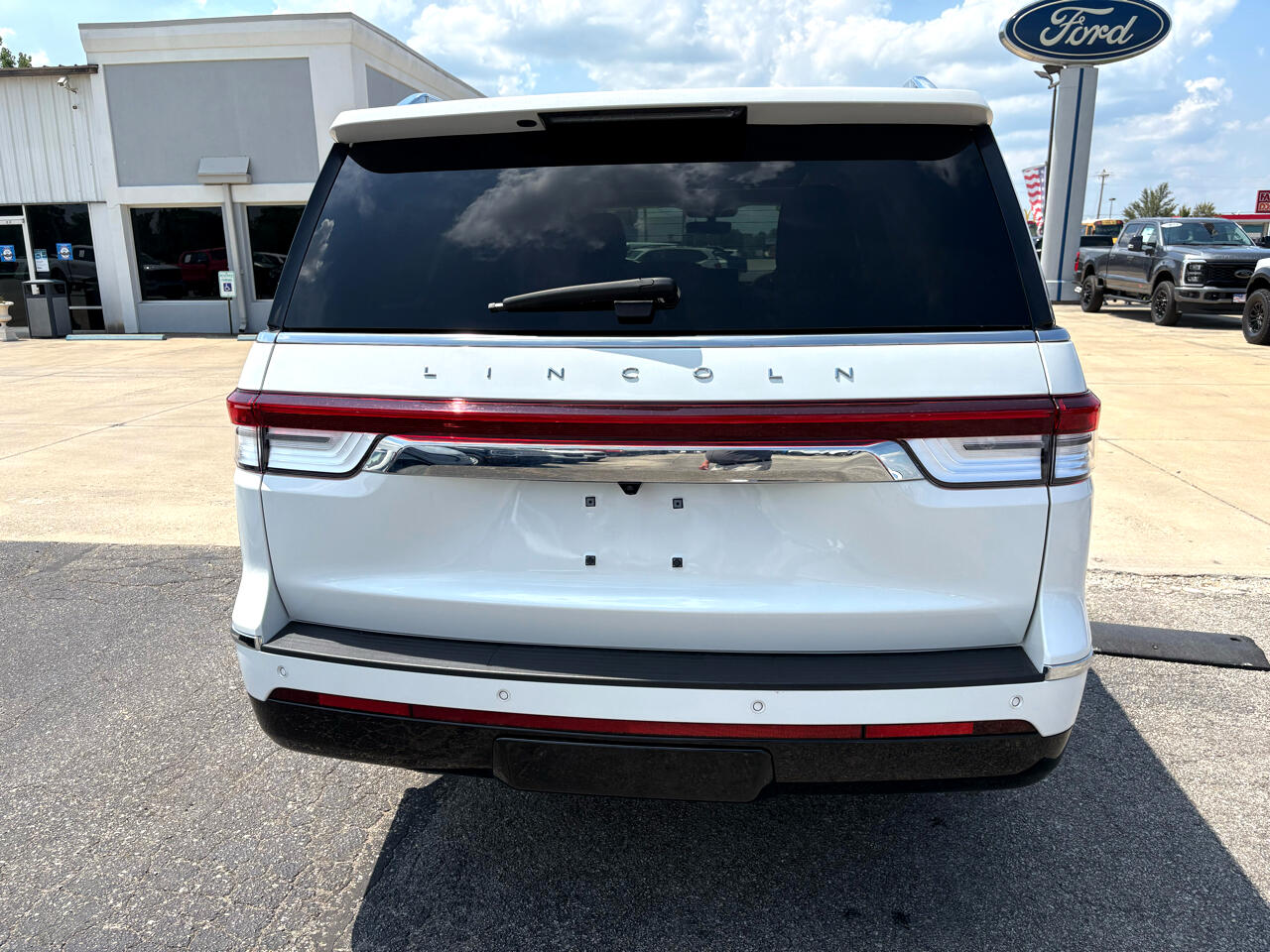 2024 Lincoln Navigator L Reserve photo 3