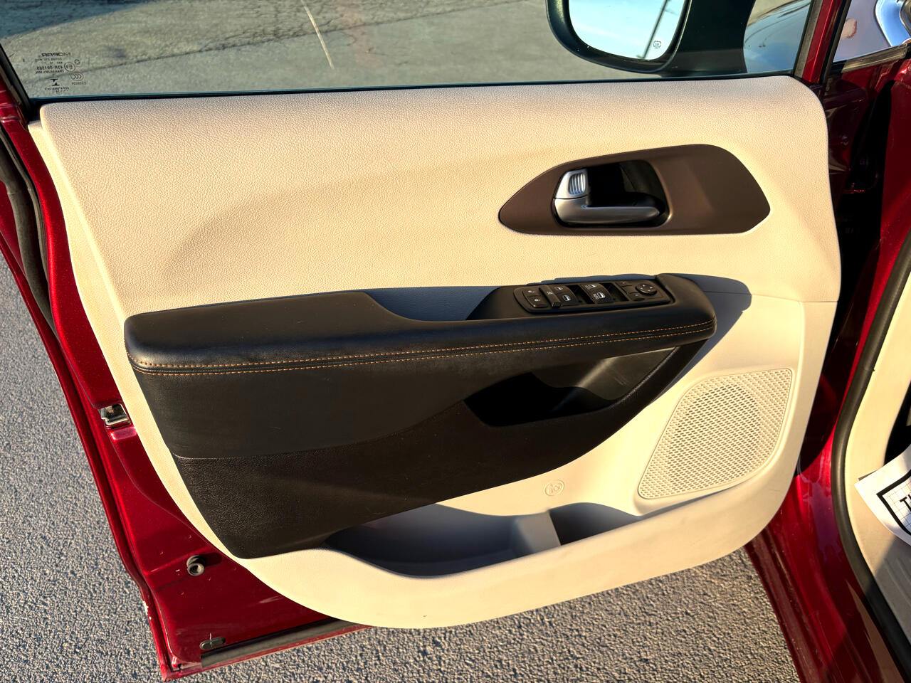 Chrysler Pacifica Touring FWD 2017