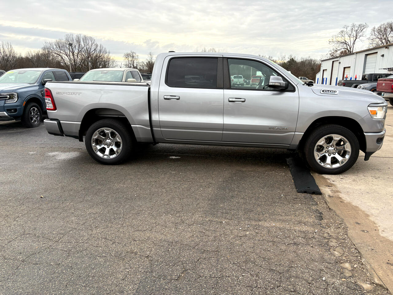 RAM 1500 Big Horn 4x4 Crew Cab 5'7" Box 2021