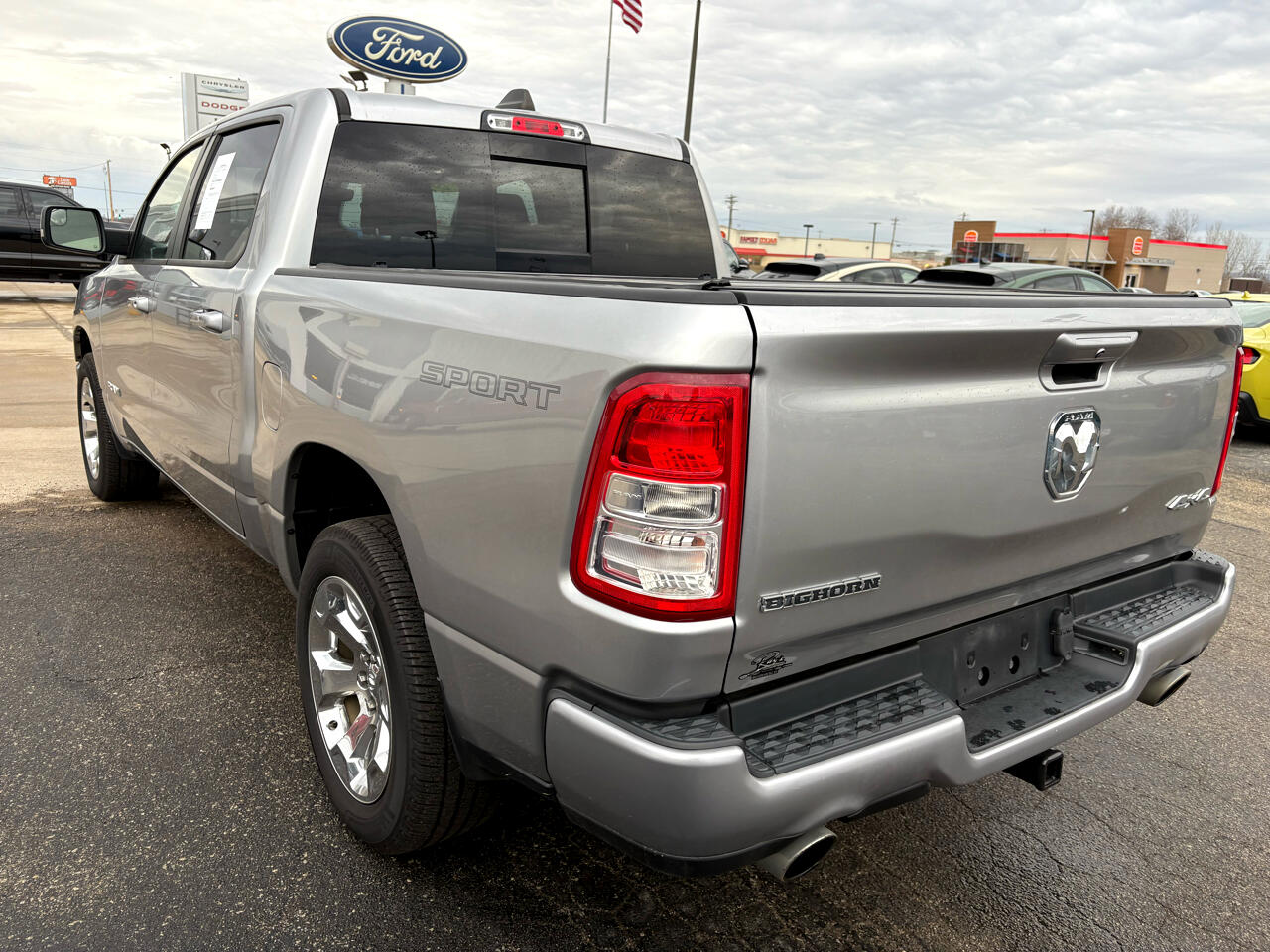 RAM 1500 Big Horn 4x4 Crew Cab 5'7" Box 2021