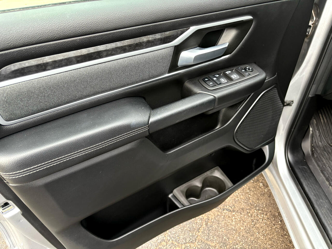 RAM 1500 Big Horn 4x4 Crew Cab 5'7" Box 2021